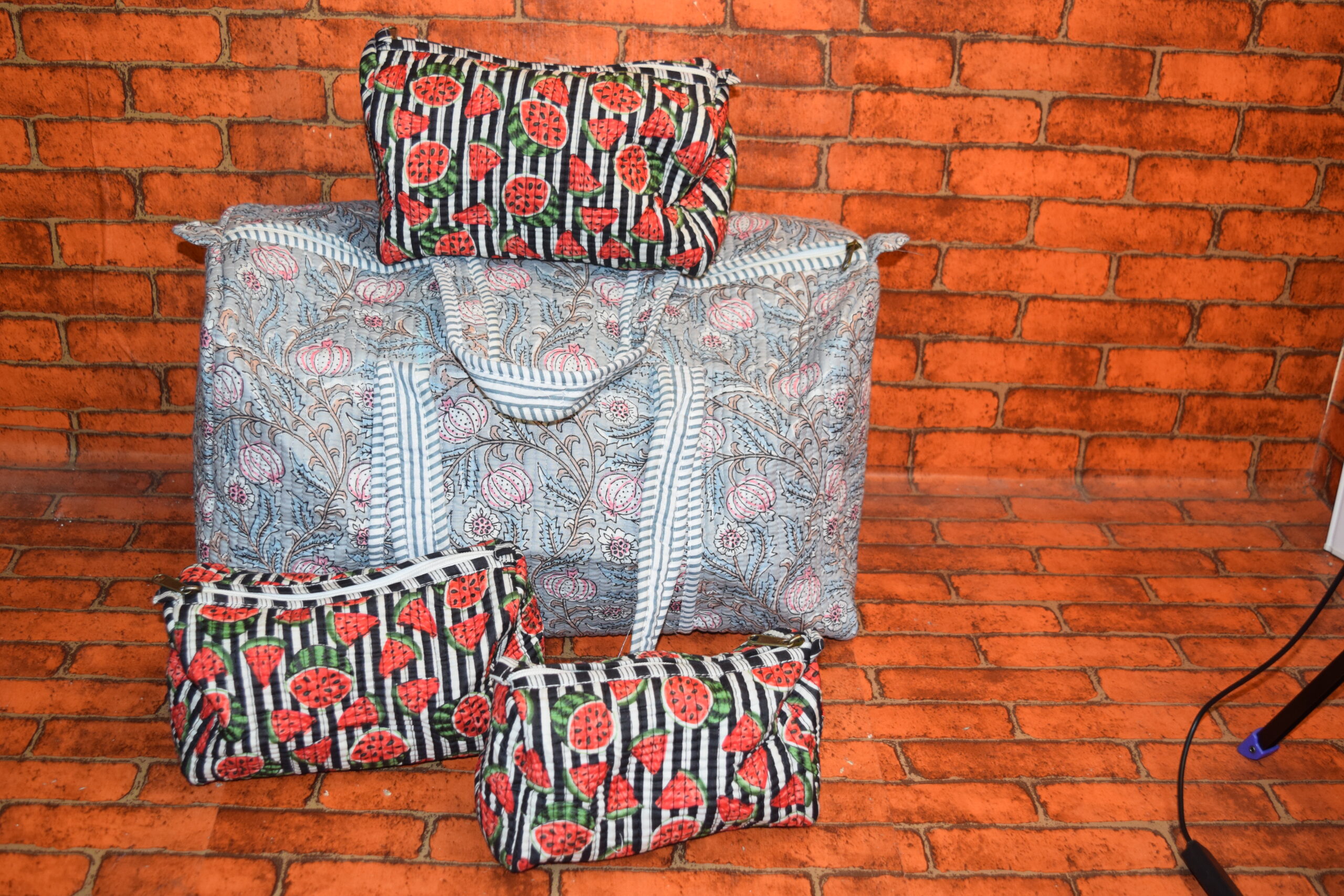 Duffle Totes+3 in 1 Vanity pouch - Image 2