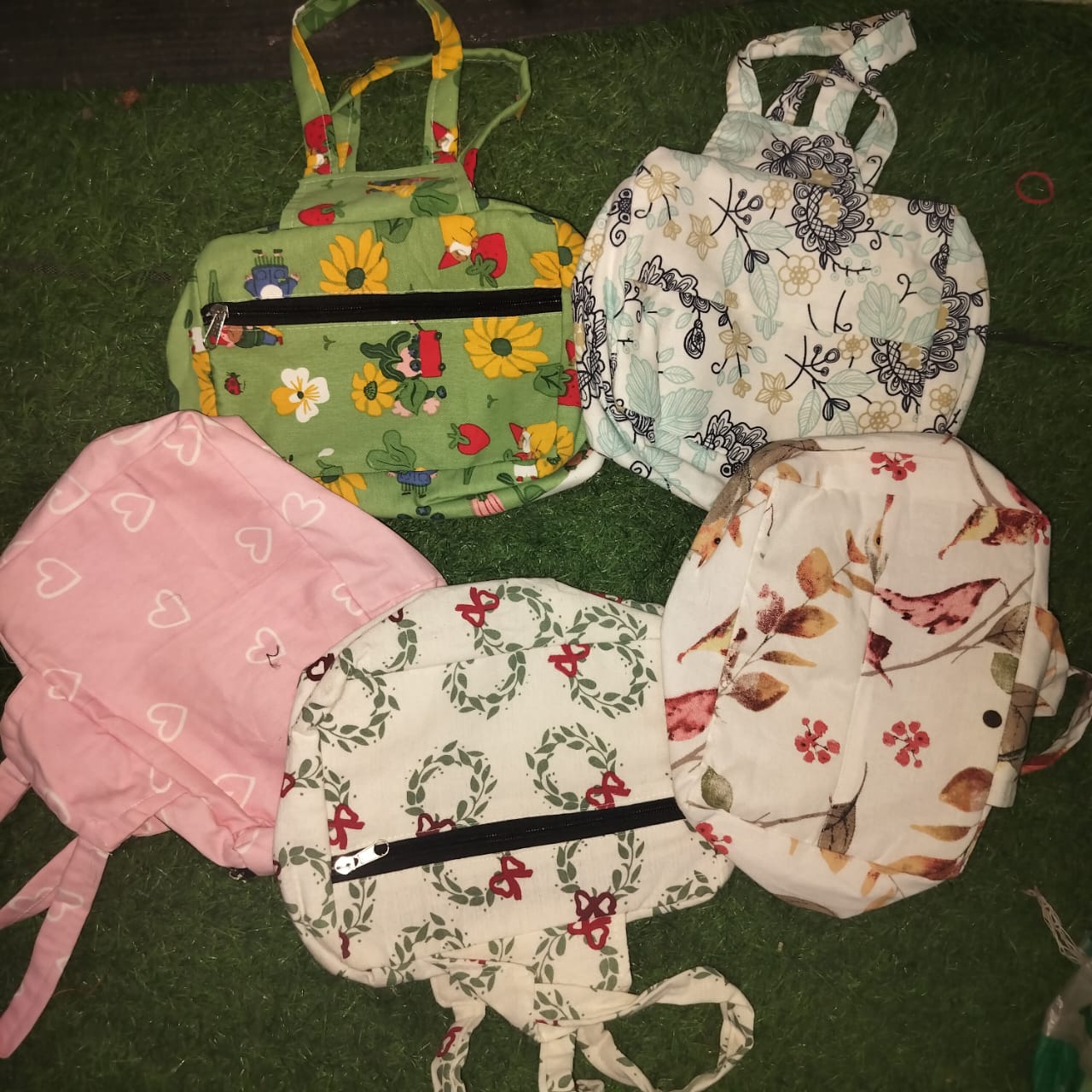 Boat shaped Handy bags